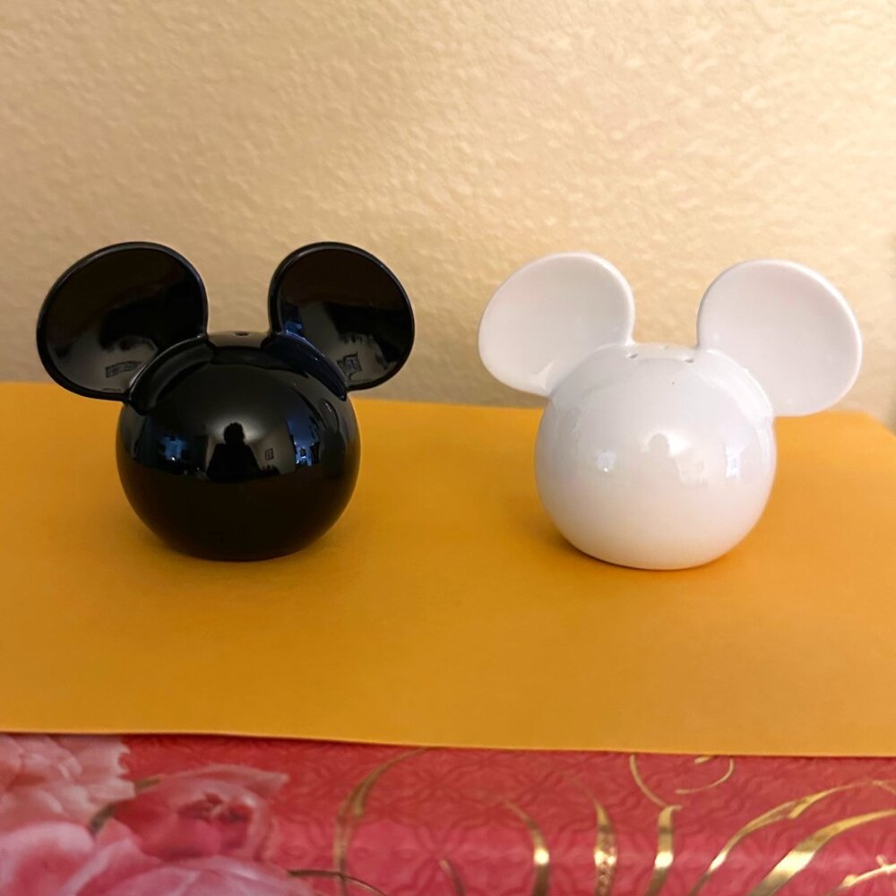 New Disney Mickey Mouse Black & White Salt & Pepper Shakers